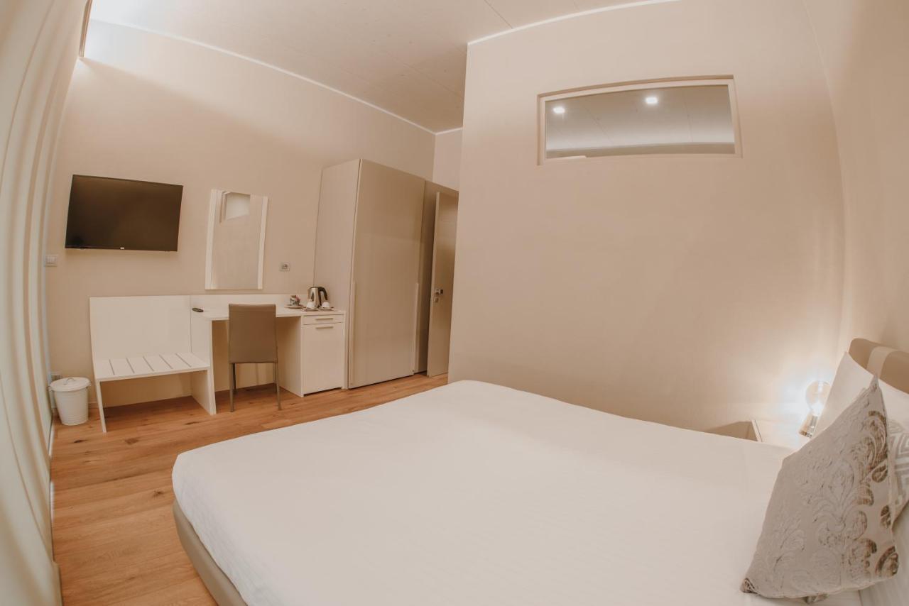 La Cascina Di Carlotta 1846 Agriturismo Alba  Bagian luar foto