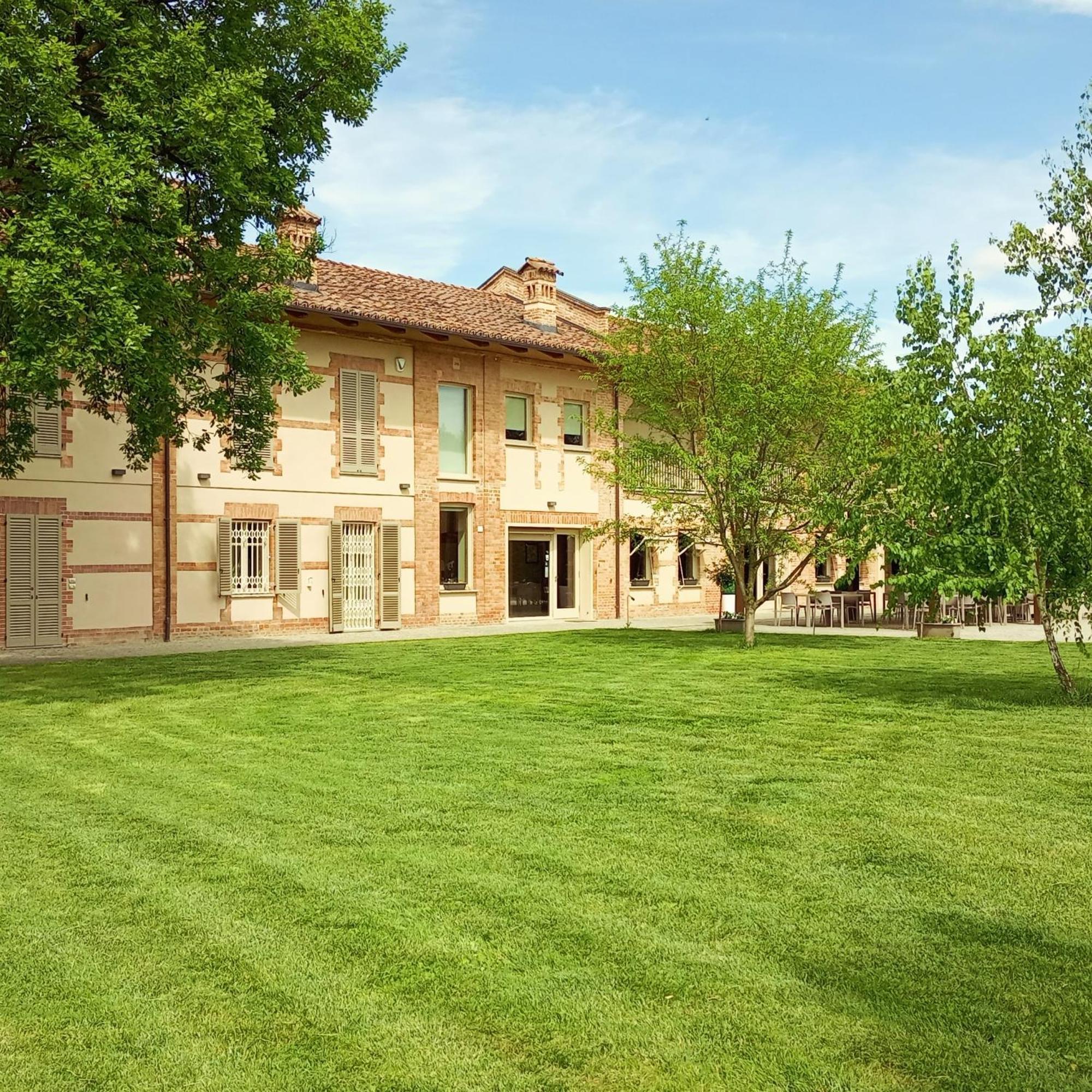 La Cascina Di Carlotta 1846 Agriturismo Alba  Bagian luar foto