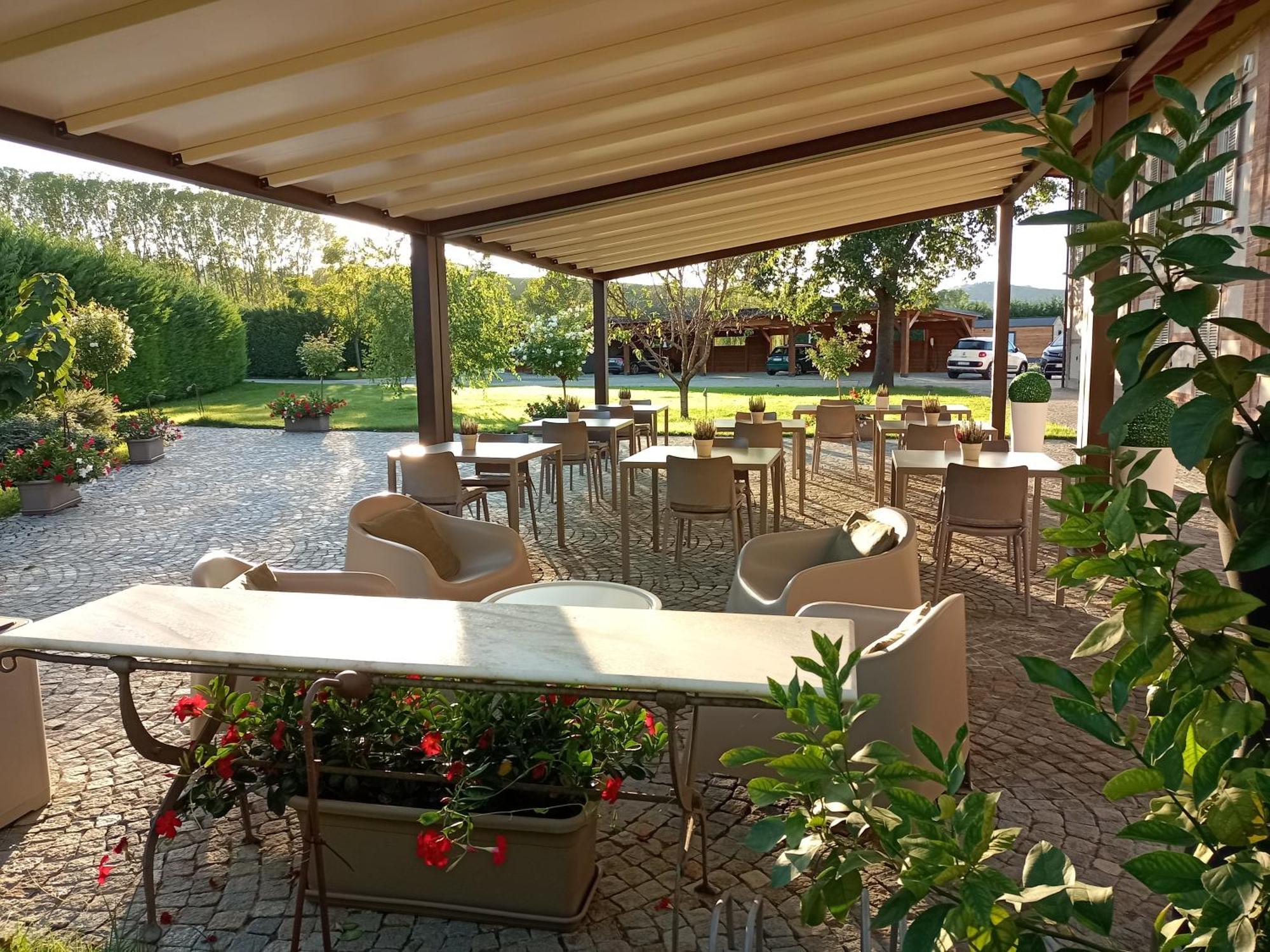 La Cascina Di Carlotta 1846 Agriturismo Alba  Bagian luar foto